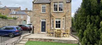 Abbey House, charming traditional historic house. Spectacular views of the Abbey