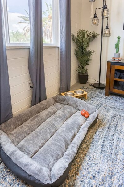 Bright 4BR Getaway – Yard & Perfect Group Escape!