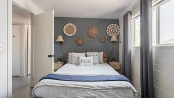 4 bedrooms, desk, iron/ironing board, travel cot