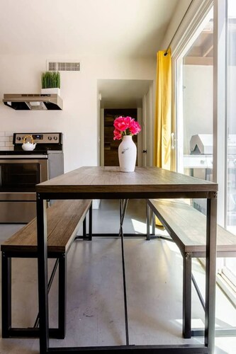 Bright 4BR Getaway – Yard & Perfect Group Escape!