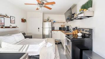 4 bedrooms, desk, iron/ironing board, travel cot