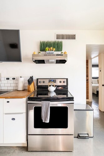 Bright 4BR Getaway – Yard & Perfect Group Escape!