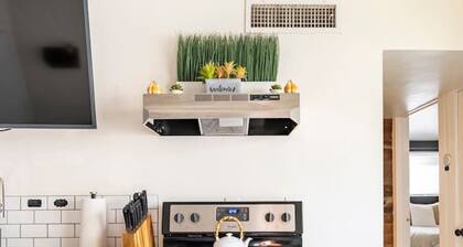 Bright 4BR Getaway – Yard & Perfect Group Escape!