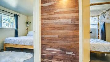 4 Schlafzimmer, Schreibtisch, Bügeleisen/Bügelbrett, Reisekinderbett