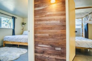 4 Schlafzimmer, Schreibtisch, Bügeleisen/Bügelbrett, Reisekinderbett