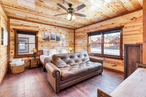 8 bedrooms, travel crib, free WiFi, bed sheets