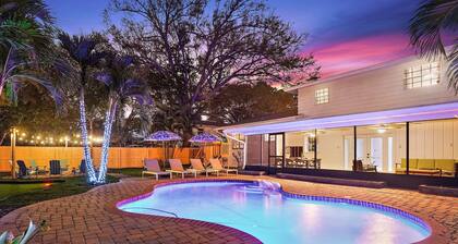 5BR Tropical Beach Villa! Heated Pool House