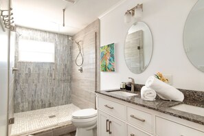Shower, hair dryer, towels, soap - 5BR Tropical Beach Villa! Heated Pool House (Seminole)