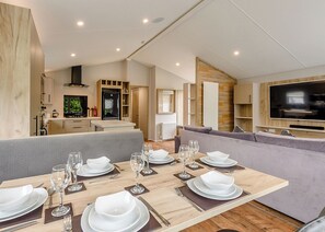 Dining - Platinum 4 berth Lodge (Pet) (Mablethorpe)