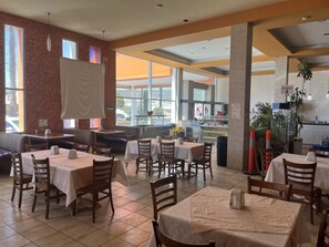 Servizio di colazione, cena e brunch