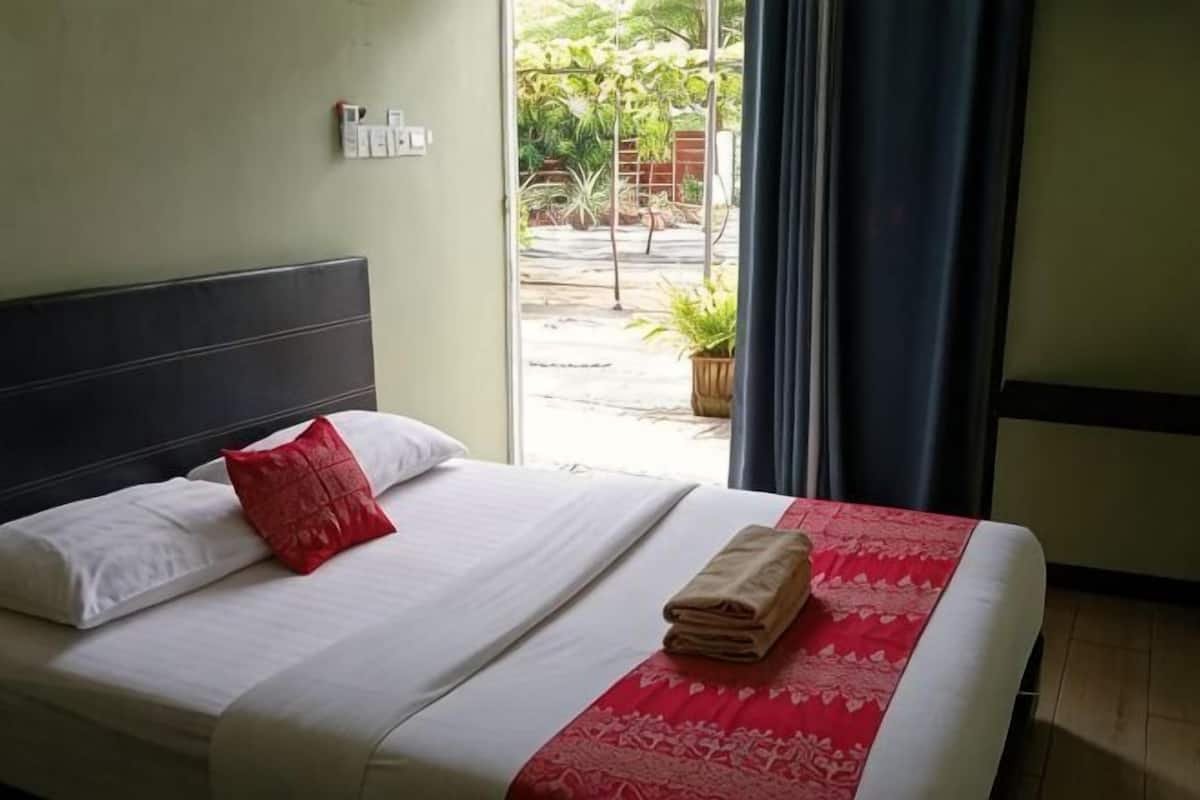 WiFi (free), bed sheets