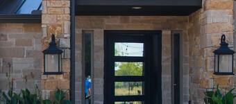 Large Modern home nestled in Alvarado! Hot Tub & Theater