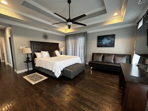 5 bedrooms, desk, iron/ironing board, free WiFi