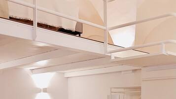 Comfort-Apartment, 1 Doppelbett und Schlafsofa | Wohnbereich | 32-Zoll-LCD-Fernseher mit Kabelempfang, Fernseher