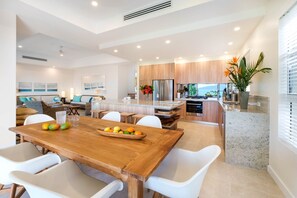 Dining - La Bella Waters 3 Hamilton Island - Oceanviews, golf buggy and transfers (Hamilton Island)