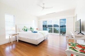 3 bedrooms, iron/ironing board, free WiFi, bed sheets - La Bella Waters 3 Hamilton Island - Oceanviews, golf buggy and transfers (Hamilton Island)