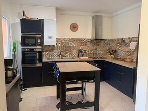 Microondas, horno, lavavajillas y tostadora 