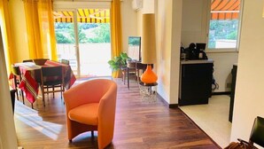 Interior - Sunny F3 with Terrace, A/C, Wi-Fi, Garage near Spa and City Center (Amélie-les-Bains-Palalda)