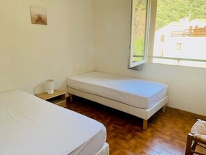 2 bedrooms, iron/ironing board, free WiFi