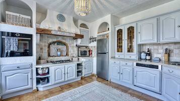 Micro-ondes, four, lave-vaisselle