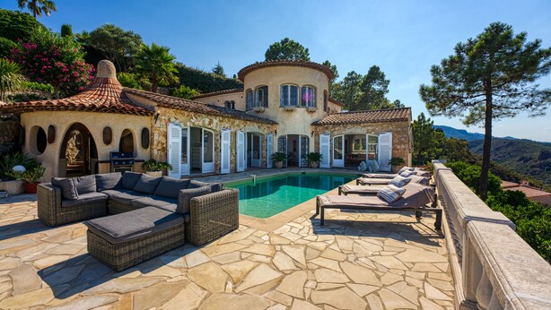 A Mediterranean-style villa with a swimming pool, outdoor seating, and a scenic mountain backdrop. - Fabulous 5 Bedroom Villa near Cannes perfect for the Lions Festival. 
 (Théoule-sur-Mer)