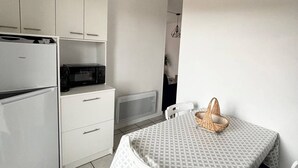 Unclassified image, 3 of 11, button - Cozy F2 Apartment with Parking, Balconies, and WIFI Near Thermal Baths (Amélie-les-Bains-Palalda)