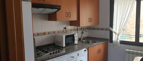 Fridge, microwave, oven, coffee/tea maker