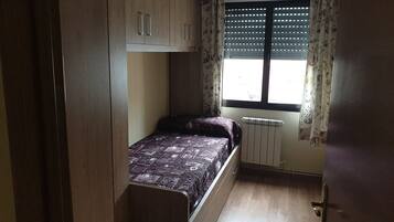 2 bedrooms, iron/ironing board, free WiFi, bed sheets