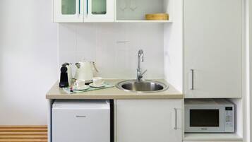 Fridge, microwave, coffee/tea maker, electric kettle