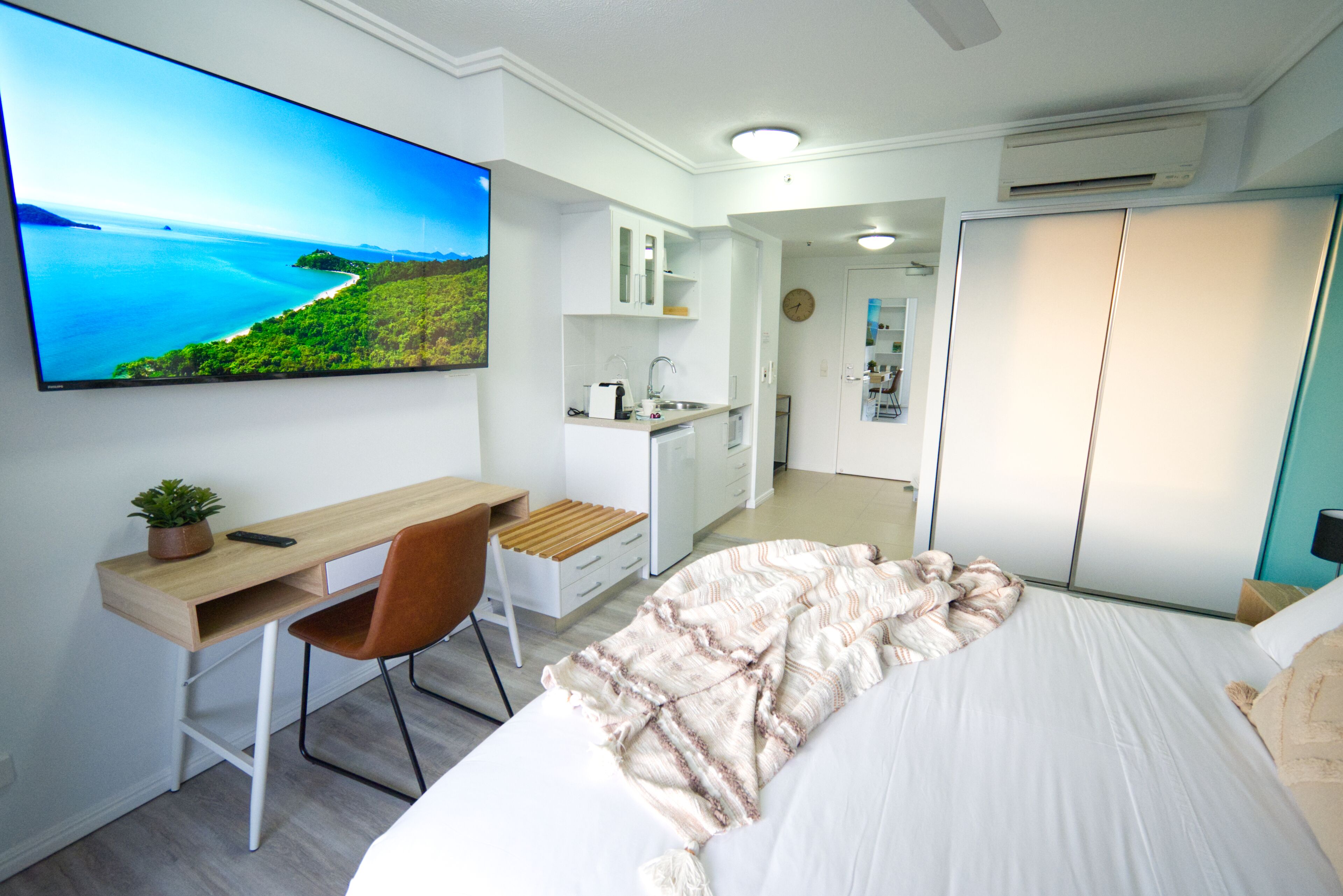1 bedroom, in-room safe, desk, iron/ironing board