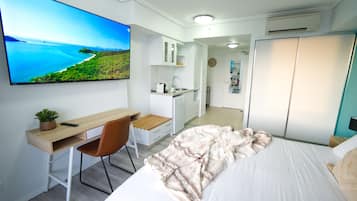 1 bedroom, in-room safe, desk, iron/ironing board