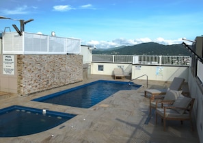 Outdoor pool - Sunset View Studio in Cairns City (Cairns)