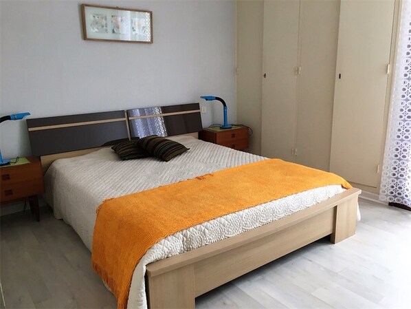 1 bedroom, desk, free WiFi