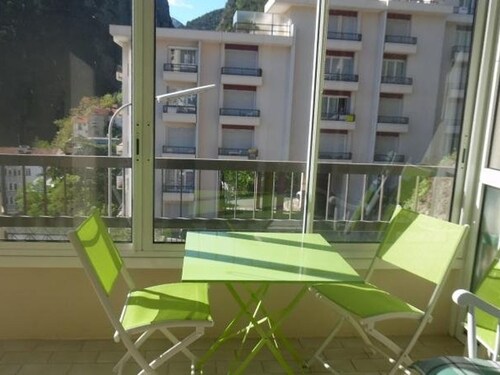 Cozy Studio with Loggia, WiFi, and Parking, 4 Guests, Near Thermal Baths and Town Center