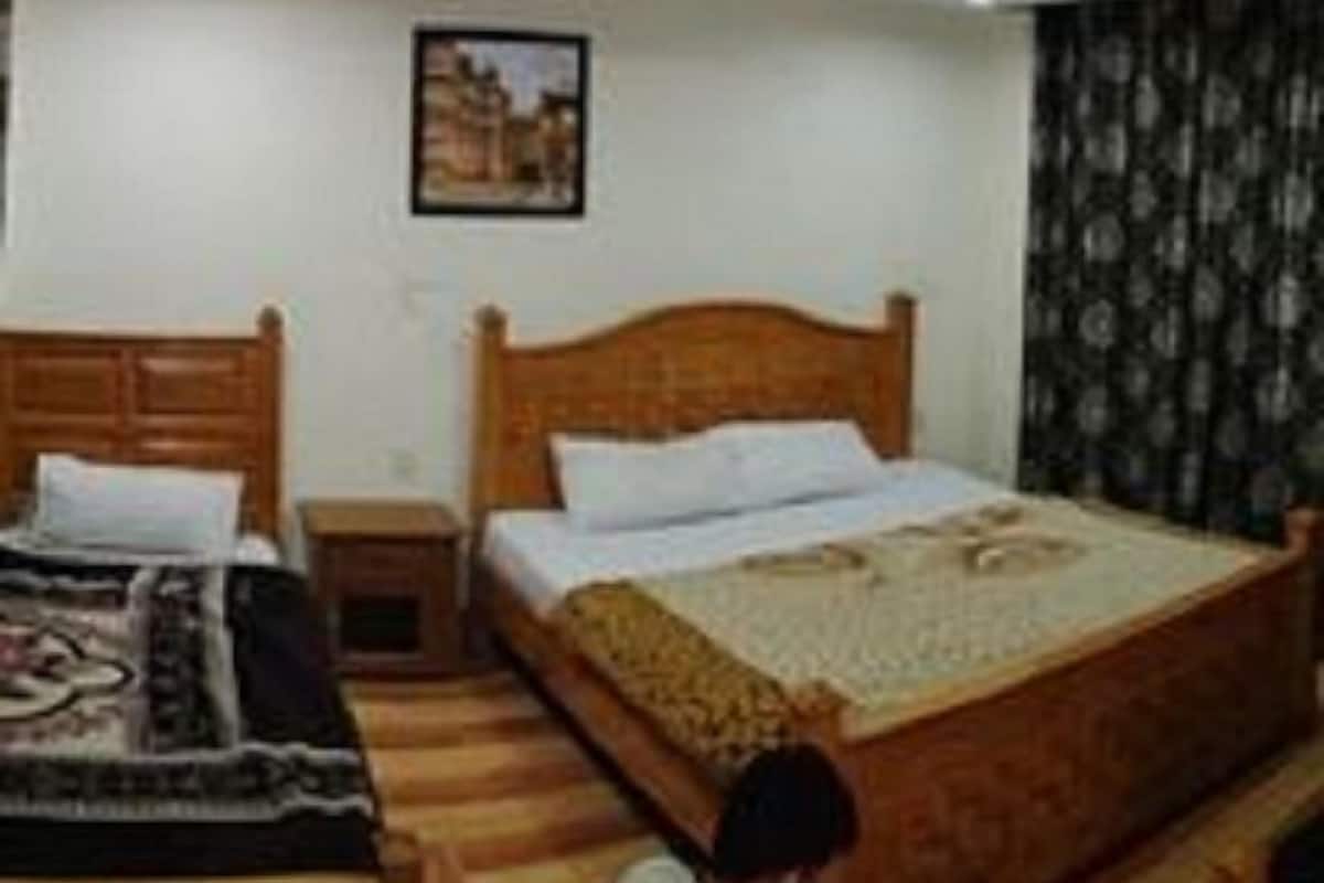 Quarto triplo luxo | Ferros/tábuas de passar roupa, Wi-Fi de cortesia, roupa de cama