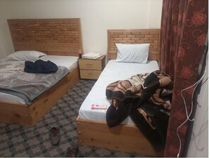 Deluxe Triple Room | 1 bedroom, iron/ironing board, free WiFi, bed sheets