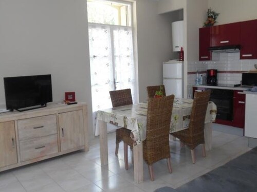 Charmant F2 avec balcon et parking, proche cure et centre-ville – Amélie-les-Bains