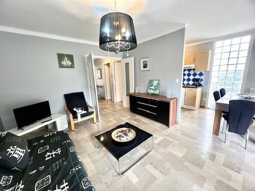 Sunny F2 Apartment with Terrace, 600m from Spa, Pet-Friendly
