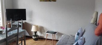 Cozy F2 Apartment, Sleeps 4, Parking, Pet-Friendly, Near City Center & Thermal Baths