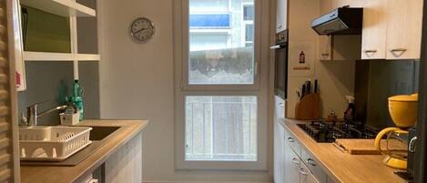 Microwave, dishwasher