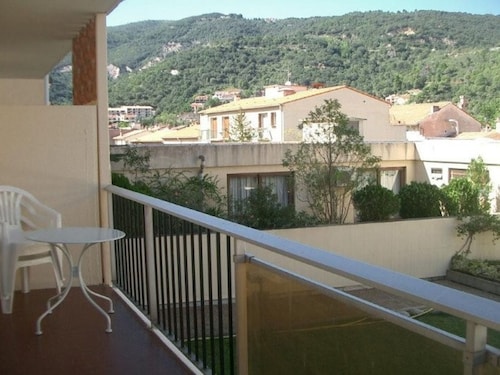 Cozy F2 Apartment with A/C, Balcony & Near Thermal Baths in Amélie-les-Bains
