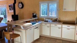 Private kitchen - Spacious 3-BR House, Garden, Near Céret Center, Sleeps 6 (Céret)