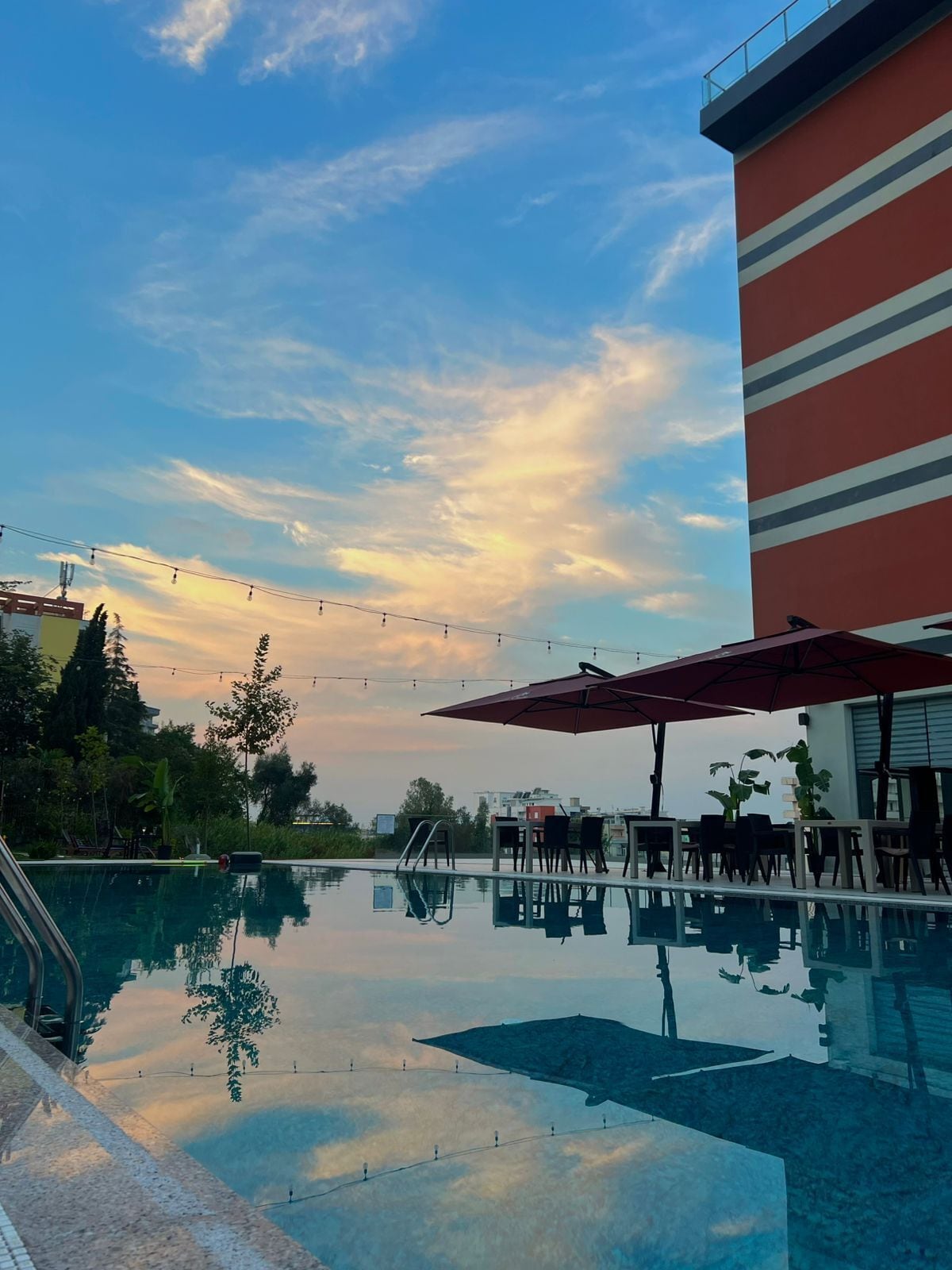 95–senttinen äly-TV, jossa satelliittikanavat