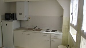 Unclassified image, 3 of 11, button - F2 with Terrace and Parking, Pets Allowed - Amélie-les-Bains (Amélie-les-Bains-Palalda)