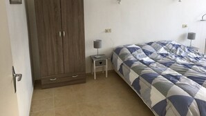 Unclassified image, 5 of 11, button - F2 with Terrace and Parking, Pets Allowed - Amélie-les-Bains (Amélie-les-Bains-Palalda)