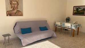 Unclassified image, 2 of 11, button - F2 with Terrace and Parking, Pets Allowed - Amélie-les-Bains (Amélie-les-Bains-Palalda)