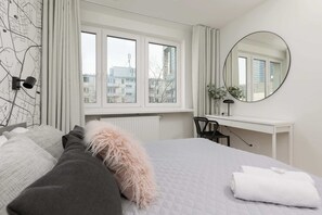 3 bedrooms, desk, iron/ironing board, WiFi