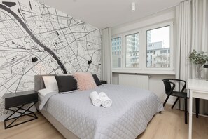 3 Schlafzimmer, Schreibtisch, Bügeleisen/Bügelbrett, WLAN