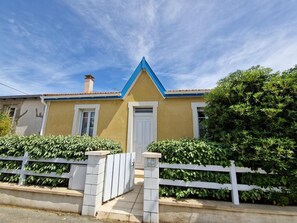 Exterior - Quiet House, 50m from Beach, 2 Bedrooms, Sleeps 5, Pet-Friendly (Châtelaillon-Plage)