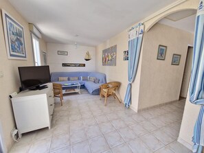 TV - Quiet House, 50m from Beach, 2 Bedrooms, Sleeps 5, Pet-Friendly (Châtelaillon-Plage)
